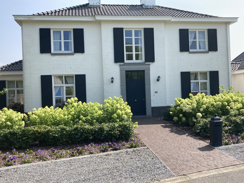 tuin betonklinkers oprit zwembad tuin