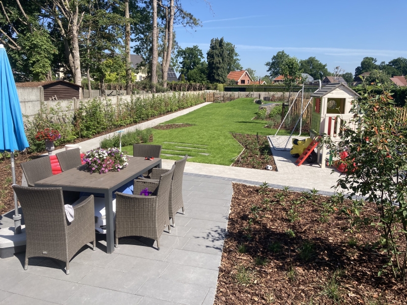 tuin betonklinkers oprit zwembad tuin