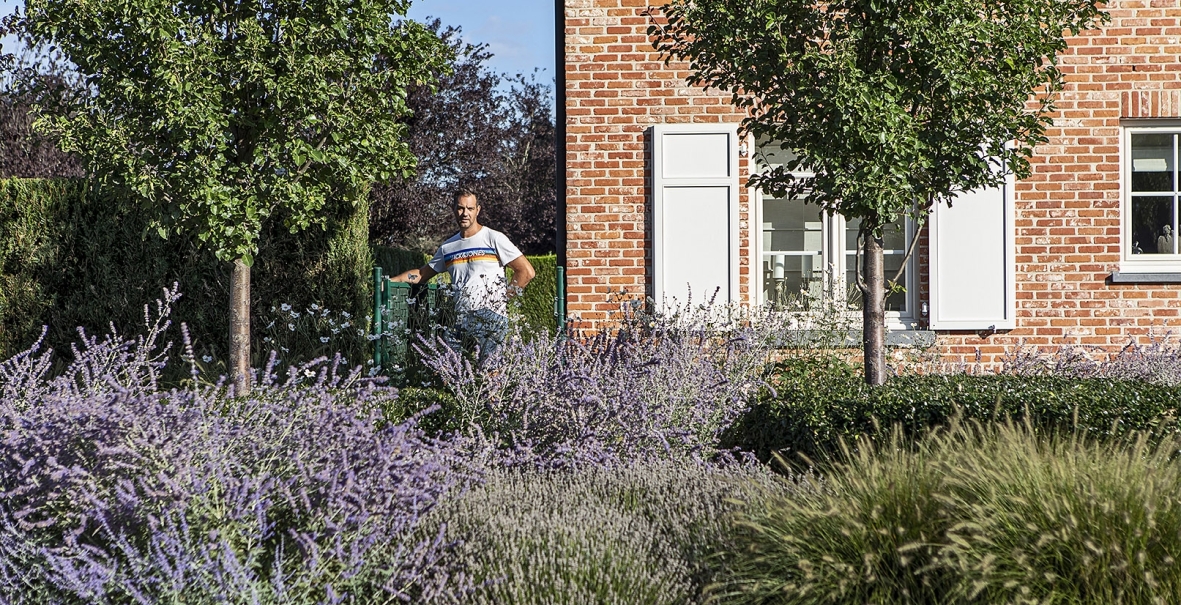 tuin betonklinkers oprit zwembad tuin