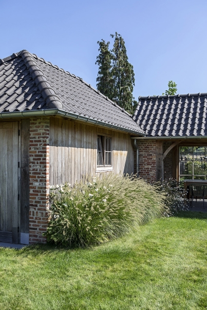 tuin betonklinkers oprit zwembad tuin