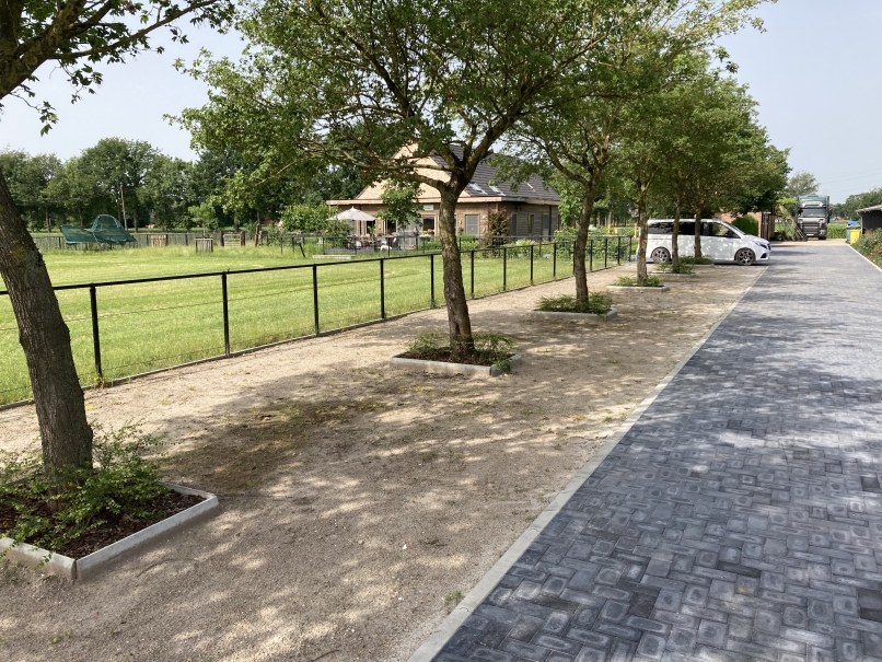 tuin betonklinkers oprit zwembad tuin