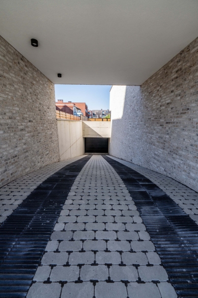 tuin betonklinkers oprit zwembad tuin