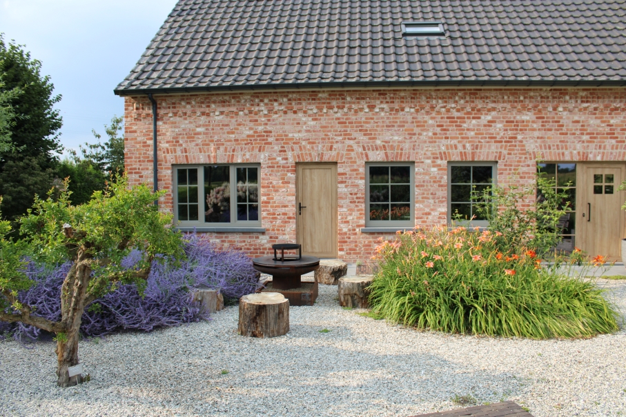 tuin betonklinkers oprit zwembad tuin